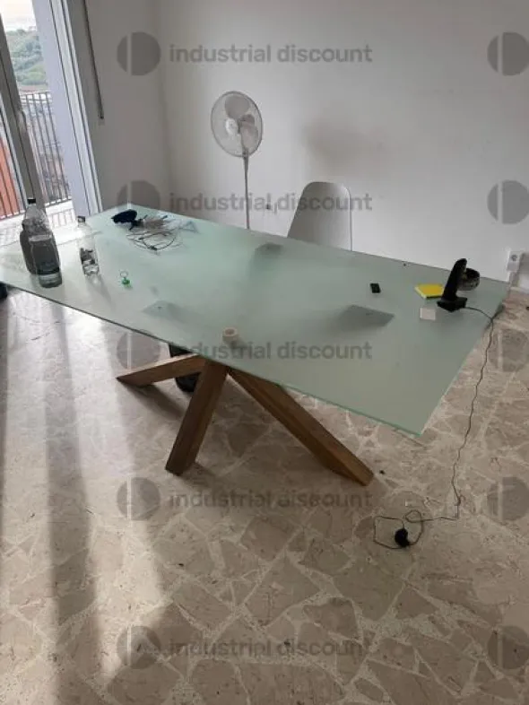 6#10133 Stock di arredi ed attrezzature da ufficio.