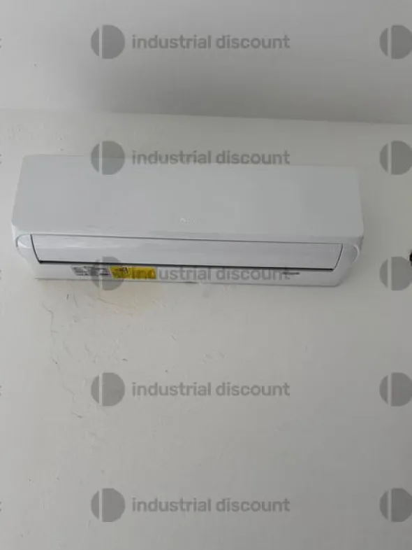 6#10133 Stock di arredi ed attrezzature da ufficio.