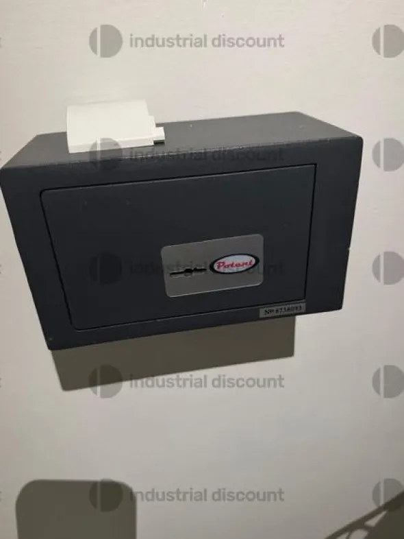 6#10133 Stock di arredi ed attrezzature da ufficio.