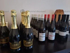 1#9692 Stock di bottiglie di vino, attrezzature e arredi per la ristorazione