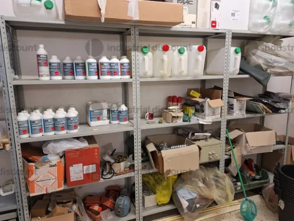20#10037 Stock di prodotti per ferramenta