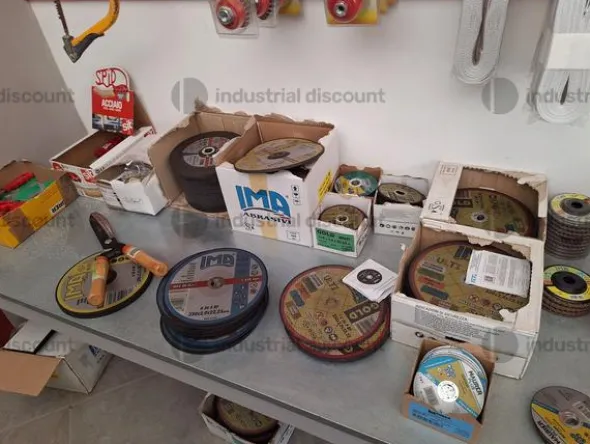 20#10037 Stock di prodotti per ferramenta