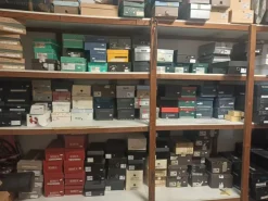 Stock scarpe nuove di marchi italiani