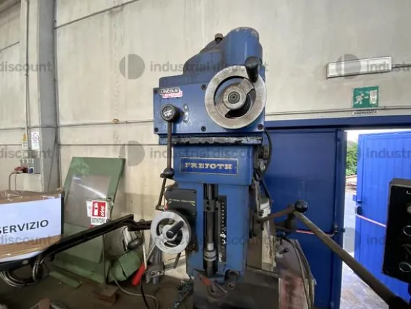 22#8851 Strozzatrice e Fresatrice Adria Machine