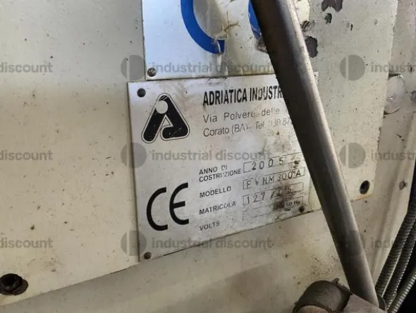 22#8851 Strozzatrice e Fresatrice Adria Machine