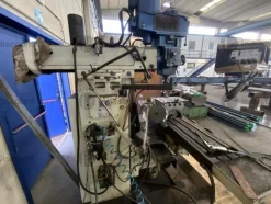 22#8851 Strozzatrice e Fresatrice Adria Machine