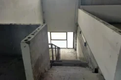 #24434 Struttura commerciale con cortile privato
