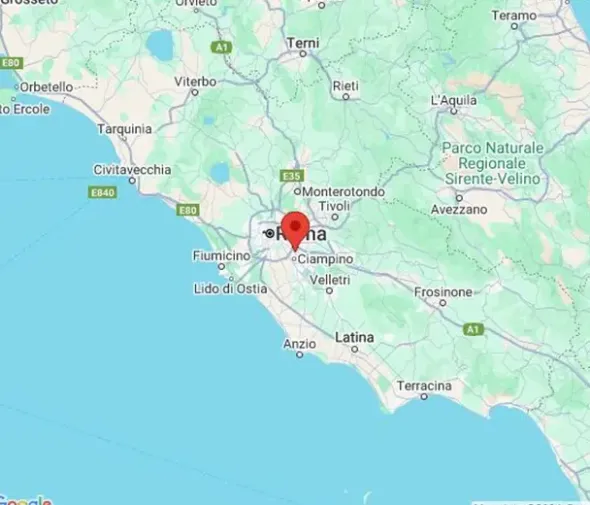#24434 Struttura commerciale con cortile privato