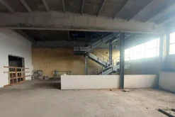 #24434 Struttura commerciale con cortile privato