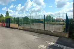 #24434 Struttura commerciale con cortile privato