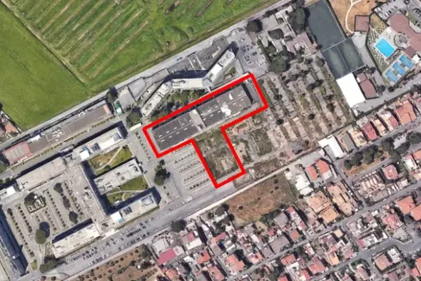 #24434 Struttura commerciale con cortile privato