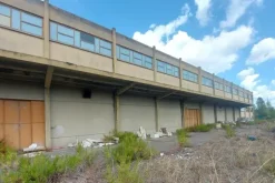#24434 Struttura commerciale con cortile privato