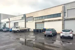 #2537364 Struttura commerciale con cortile carrabile