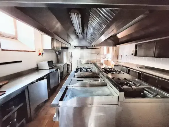 #15016 Struttura ricettiva con centro benessere e campo da golf