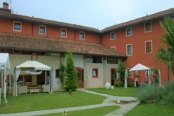 #14761 Struttura ricettiva con ristorante e piscina