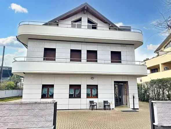 #23000 Struttura ricettiva in zona semicentrale