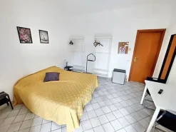 #23000 Struttura ricettiva in zona semicentrale