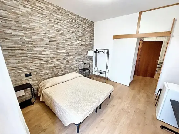 #23000 Struttura ricettiva in zona semicentrale