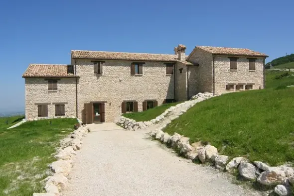 #21432 Struttura ricettiva su cima di montagna