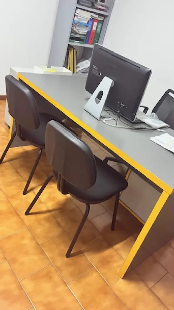 Svendo per cessata attività mobili ufficio