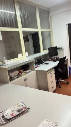 Svendo per cessata attività mobili ufficio