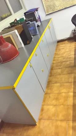 Svendo per cessata attività mobili ufficio