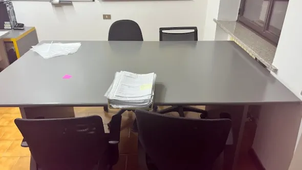Svendo per cessata attività mobili ufficio