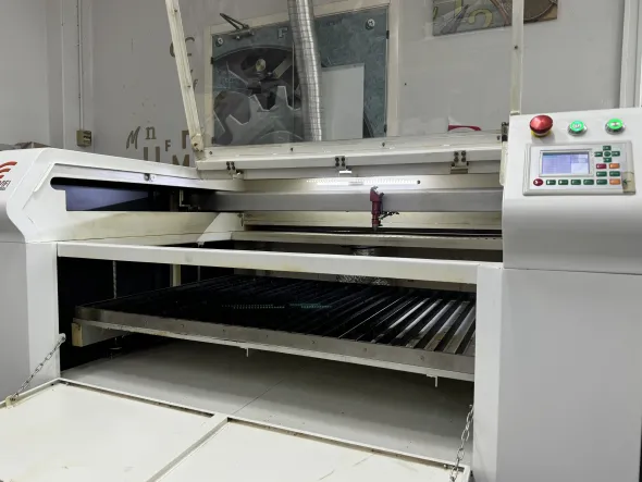 Taglio laser legno - plexiglass - policarbonato