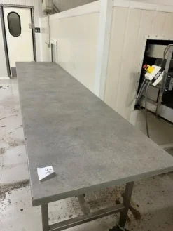 61#8671 Tavoli da lavoro