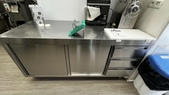9#8315 Tavolo acciaio inox armadiato