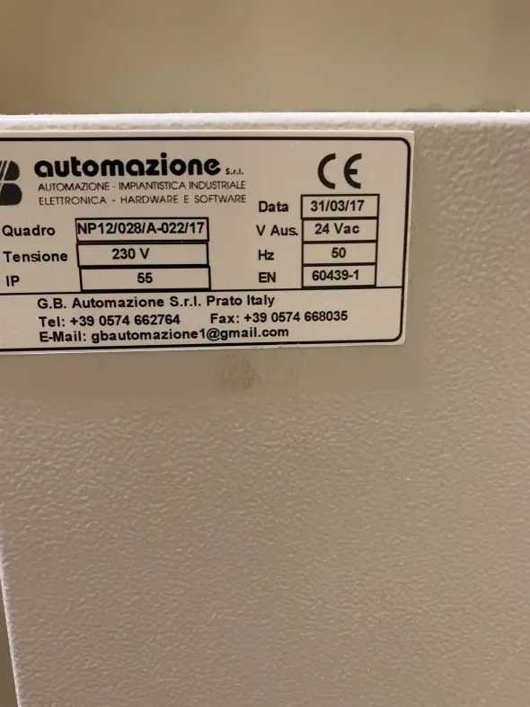 Tavolo arrotola tessuti e taglierine