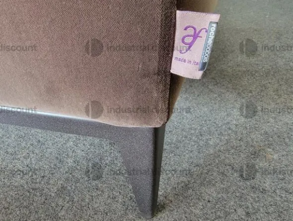 54#9481 Tavolo con banquette e poltrona