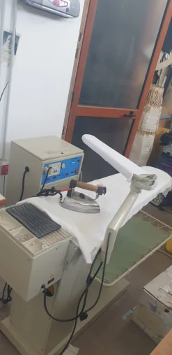 TAVOLO TAGLIO E STESURA MACCHINE DA CUCIRE TESSUTI