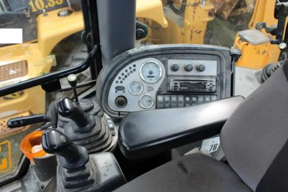 40#3918 Terna escavatore JCB 3CX