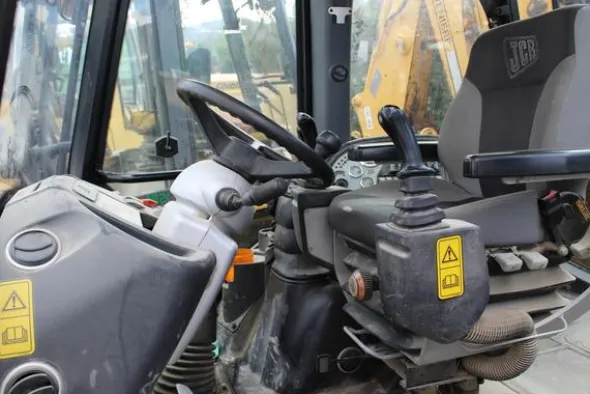 40#3918 Terna escavatore JCB 3CX