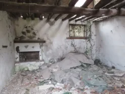 #23029 Terreni agricoli con fabbricati precari