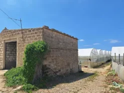 #23567 Terreni agricoli con serre e fabbricati rurali ad Acate