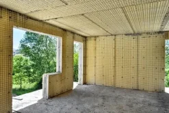 #12942 Terreni con fabbricati in costruzione e futura edificazione