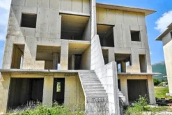#12942 Terreni con fabbricati in costruzione e futura edificazione