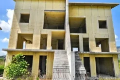#12942 Terreni con fabbricati in costruzione e futura edificazione