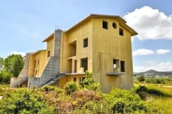 #12942 Terreni con fabbricati in costruzione e futura edificazione