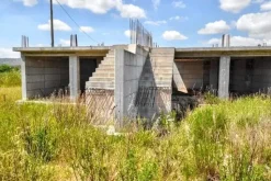 #12942 Terreni con fabbricati in costruzione e futura edificazione