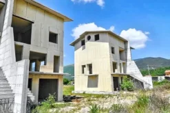 #12942 Terreni con fabbricati in costruzione e futura edificazione