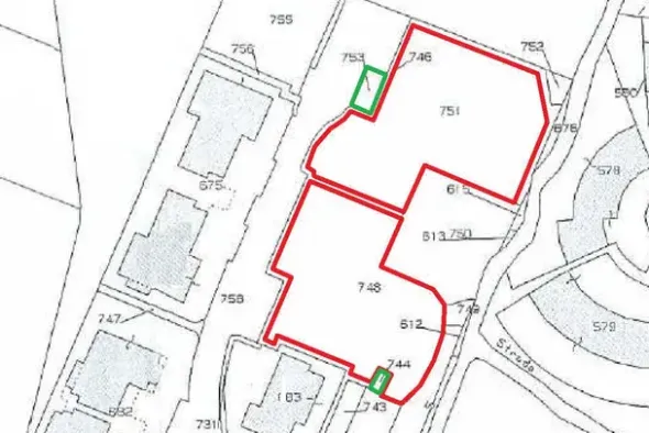 #4502 Terreni edificabili residenziali di 3.275 mq e posti auto