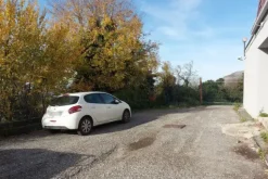 #19634 Terreno adibito a verde privato e parcheggi
