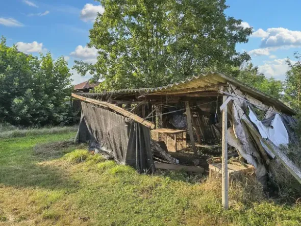 #24328 Terreno agricolo con manufatto precario ad uso deposito