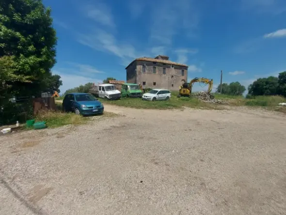 #2536079 Terreno agricolo di circa 110 ettari con fabbricati annessi