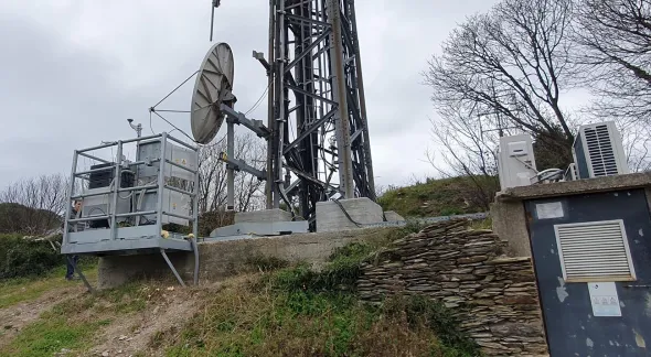 Terreno con entrostante struttura per telecomunicazioni
