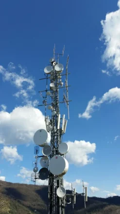 Terreno con entrostante struttura per telecomunicazioni