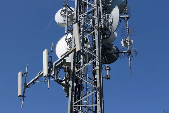 Terreno con entrostante struttura per telecomunicazioni